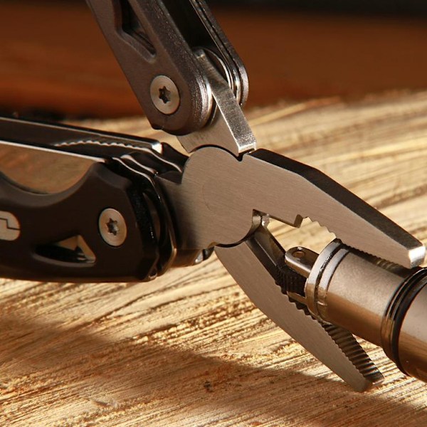 True Utility Seven Multi Tool - Keyring Packaging