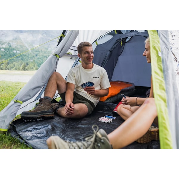 Coleman Darwin 2+ Dome -teltta katoksella, erinomainen valinta seikkailuille ja retkille 2 hengelle.