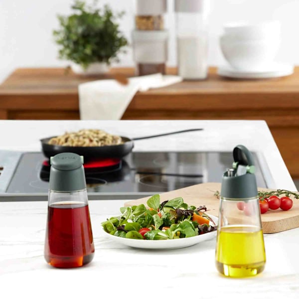 Lékué öljy- ja etikkatahna-annostelijat 400 ml - 2 kpl:n setti.