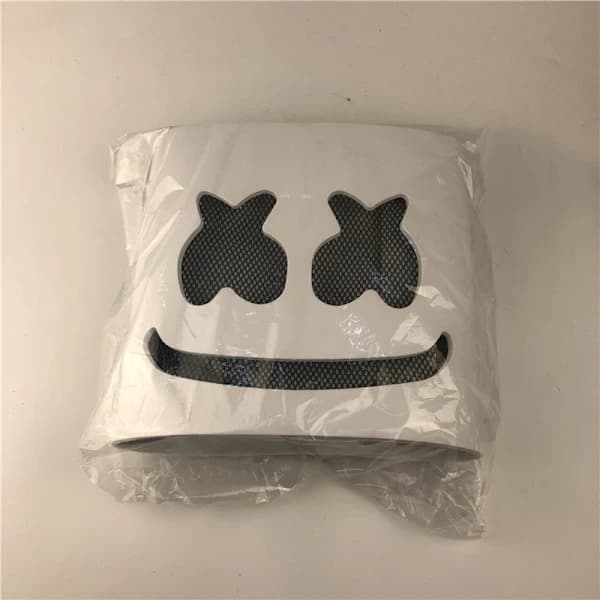 Marshmallow DJ-naamio hehkuvalla baarirekvisiitalla