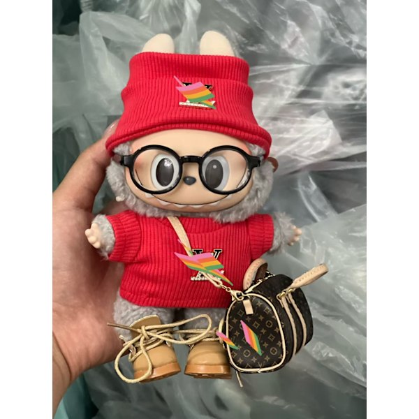 [HH] Anpassad logotyp Labubu Designerkläder Labubu VV Märkeset med Resväskor Labubu Kläder med Tillbehör Red