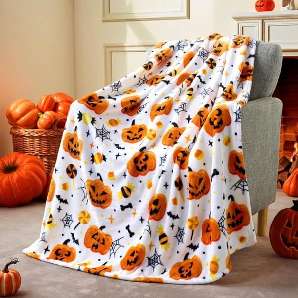 Halloween-tæppe – Blød flannel – 130×150 cm – Edderkoppespind, flagermus & græskar – Hvid