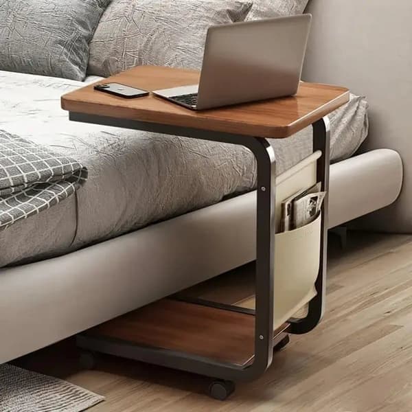 Rullbart sidebord og sofabord – C-format kaffebord i tre med oppbevaring og 360° hjul for sofa/seng