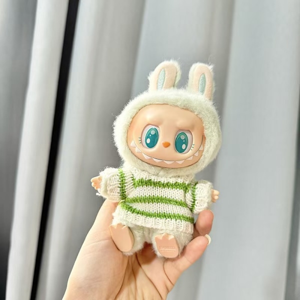 [HH] Andra generationens LABUBU Sit Party Series Docka Kappa Vintertröja Kostym för ToCartoony Plysch och Plast Kläder Endast Green and white sweater