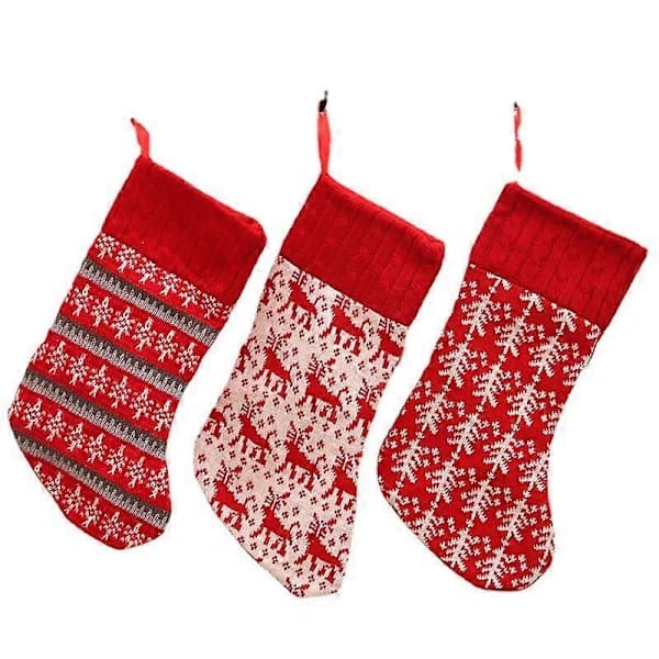Nya stickade julstrumpor, julklappsväskor, juldekorationer, julstrumpor, presentetiketter