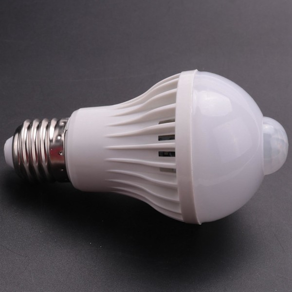 2x E27 LED-lampa med rörelsesensor, 5 W