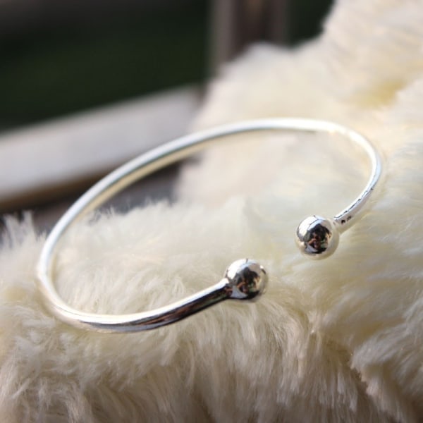 Justerbar armring i silver