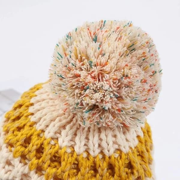 HA-Vinterlue for damer med øreklaffer og pompom