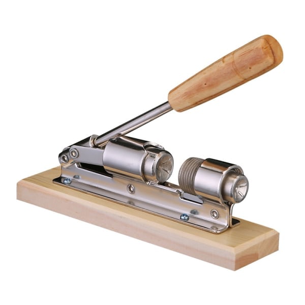 /HA/Nøtteknekker i nostalgisk design. Rustfri nøtteknekker med spakfunksjon; mutteråpning justerbar i størrelse og kraft.