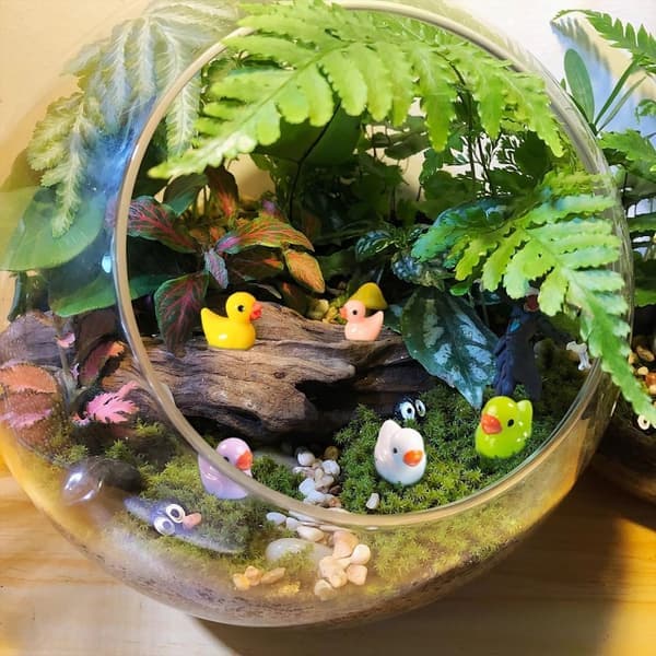 Tiny Ducks Sett Dekorasjon Realistisk Form Holdbar Harpiks Bedårende ender for julebursdagsfest - 100 stk