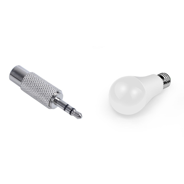 1 kpl 3,5 mm:n stereo uros RCA-mono naarasääniadapteri, hopea ja 1 kpl E27 älykäs ohjauslamppu LED