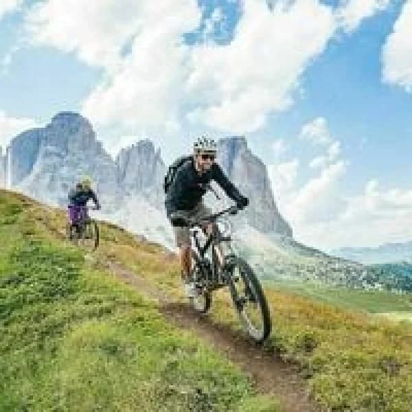Pyörän vaihdevivut, 3 x 7 vaihdetta MTB-pyörään, jarruvaijerilla ja nopeusindikaattorilla.