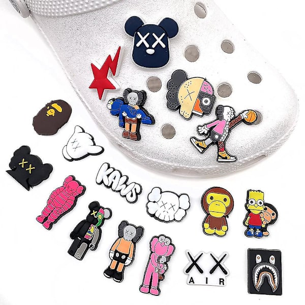 18 stk Kaws-tema sko charms dekorasjon for clog sandaler Crocs sko tilbehør gaver festgave