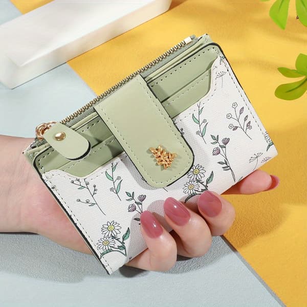 Liten tvåvikt plånbok med lövdetalj, kompakt handväska i konstläder med tryckknapp, ficka med lock och polyesterfoder Light Green