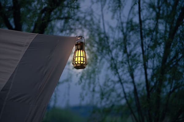 T-PHOX 2-I-1 CAMPINGLAMPE MED INDBYGGET HØJTTALER SORT