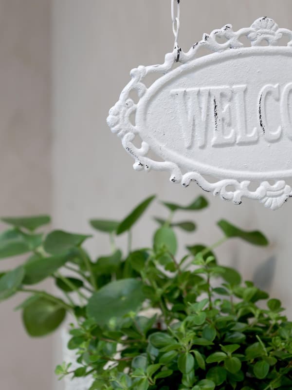 Väggkonsol med skylt “Welcome” i kedjor – Shabby Chic White