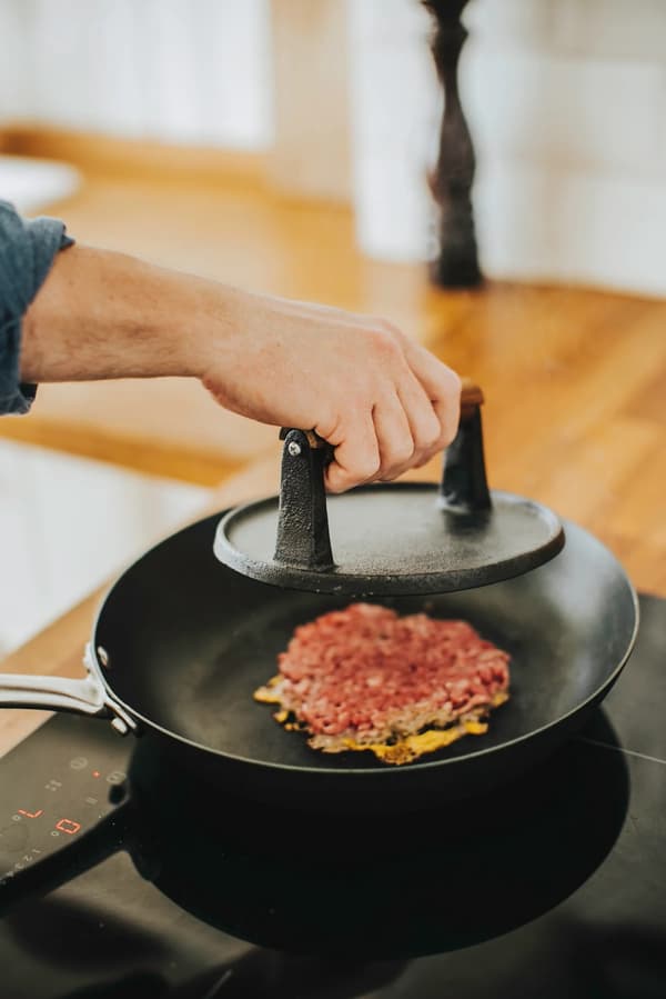 Hamburgerpress Hally Gjutjärn Dorre Svart