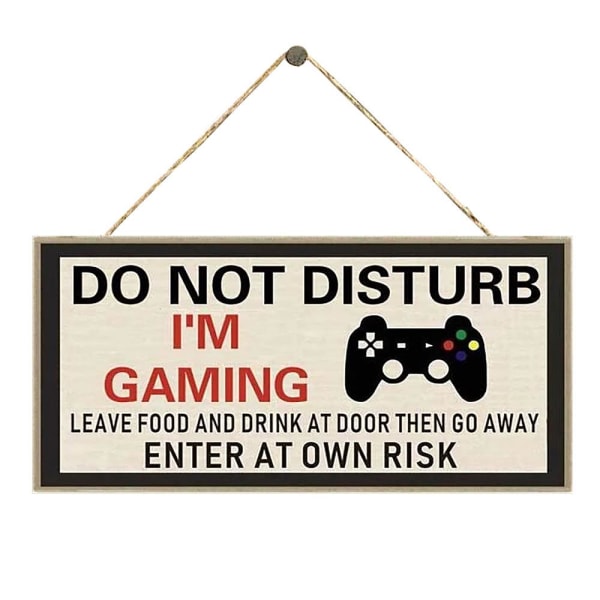 Skylt i trä - Do not disturb I'm Gaming