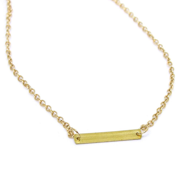 Halsband med rektangulär tag i guld