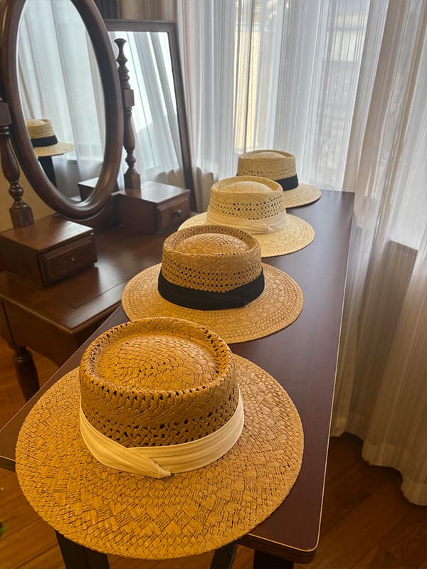 Solhatt i strå for menn og kvinner - Panama-stil, flere farger, størrelse Medium (56-58 cm)