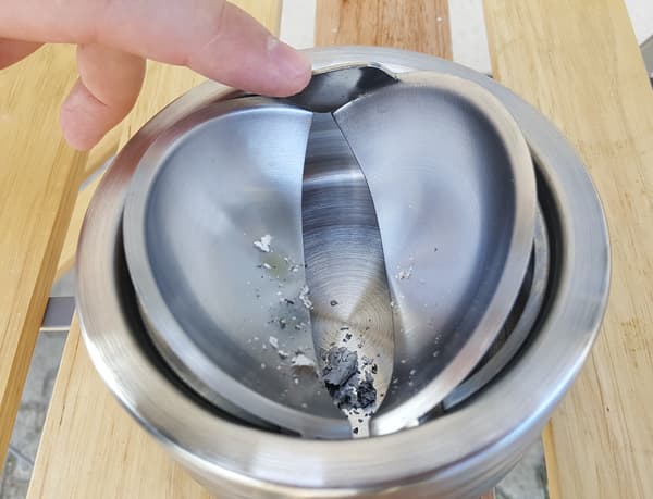 Askebeger med lokk, vindaskebeger, rustfritt stål
