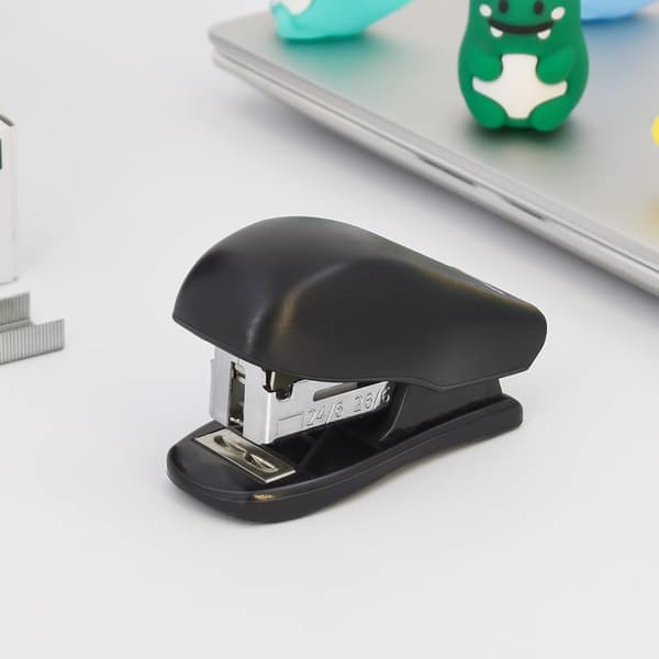 Mini stiftemaskin med stifter, stiftemaskin for kontorpult, liten stiftemaskin