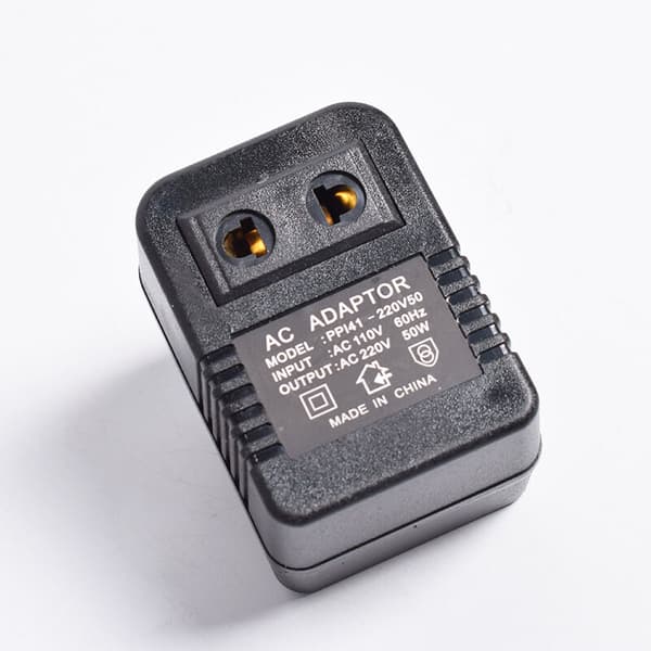 Spenningstransformator Spenningstransformator 110V/220V 220v/110v effekt 50W