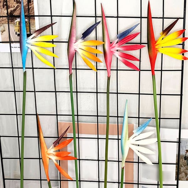 Kunstige blomster, paradisfugl, grøn plante til hjemmet, haven