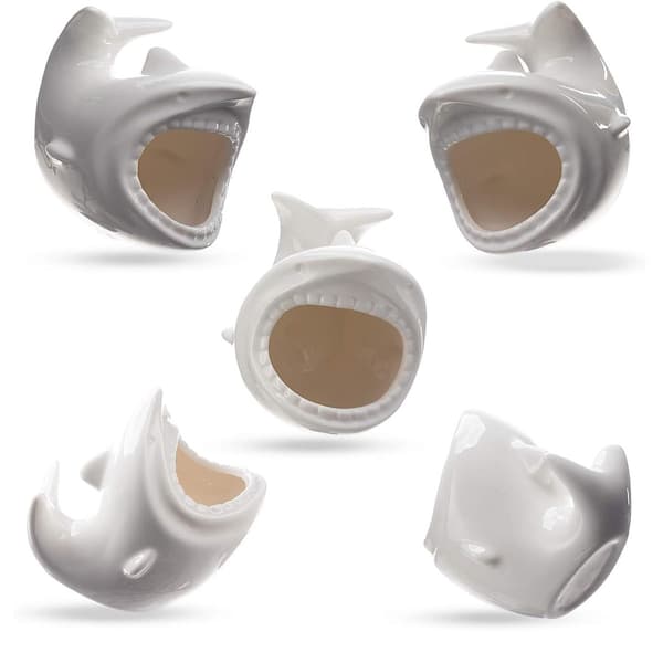 Søt pennholder i haiform, hvit keramikk