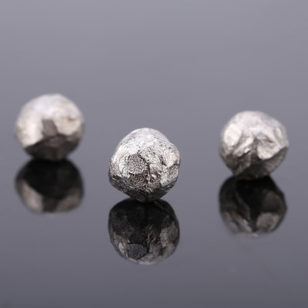 500g små magnesiumkulor för tillverkning av legeringsmaterial i silverfärg