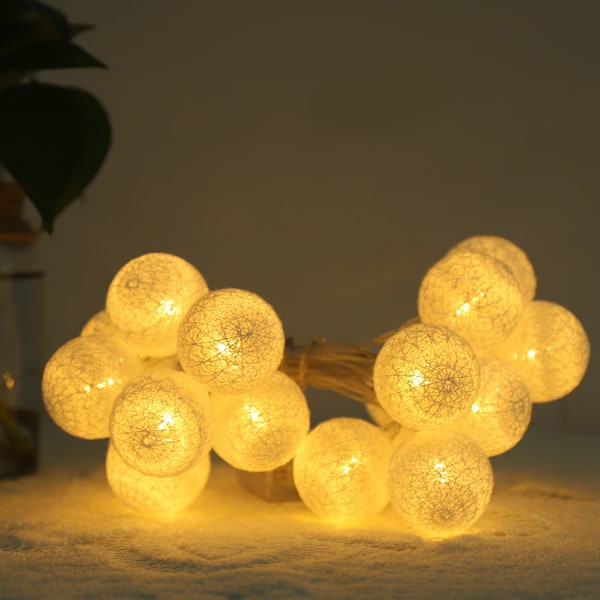 2M 20 LED Varmvita Bomullsbollsträngljus - Batteridriven för Inomhus Juldekoration
