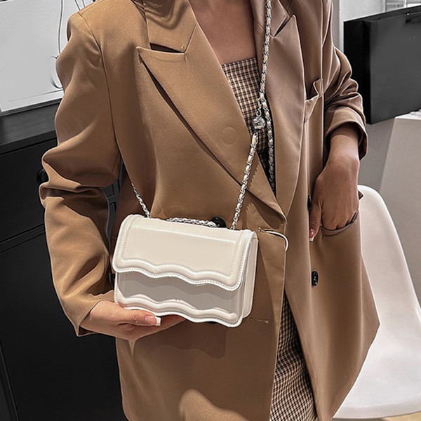 Elegant Färgstark Enkel Axelväska med Justerbar Kedja - Perfekt för Utflykter, Dejter och Resor - Vit, One Size Fits All