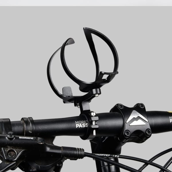 Adapter for montering av flaskeholder for sykkel, Brakett for flaskeholder for sykkel, vannrede