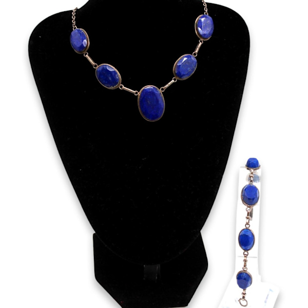 Lapis Lazuli -korusetti 925 hopeaa: kaulakoru (säädettävä 47 cm) ja rannekoru (17 cm) Blue one size