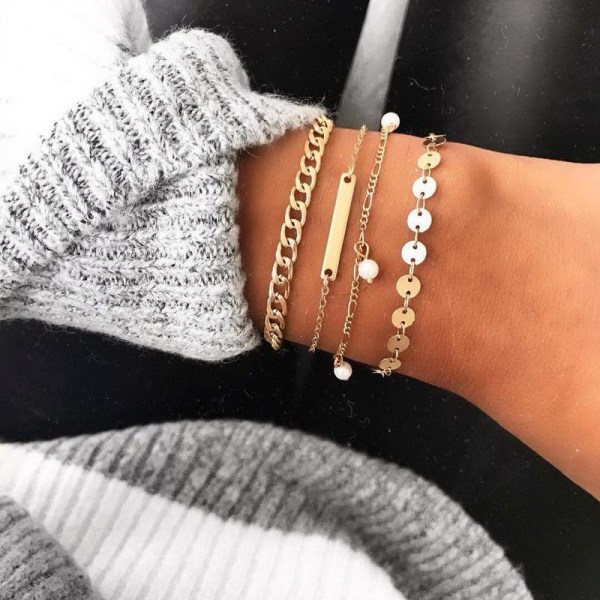 Armband i set á 4 stk guld bohemiskt smycke pärlor Guld one size