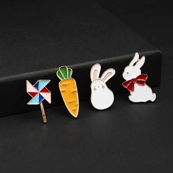 Emaljerede brocher med gulerodskaninevirvel til børnetaske tøj White Bunny with red bow