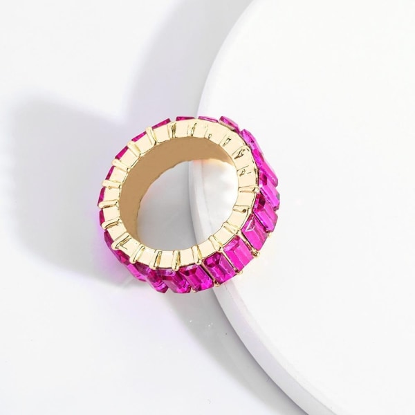 Smuk ring med rektangulære krystaller rhinsten guld & farve DarkPink one size