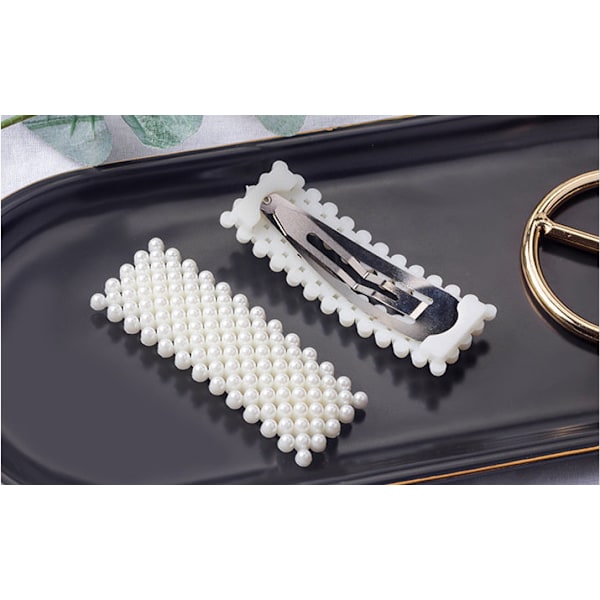Hair clip with small beads White one size