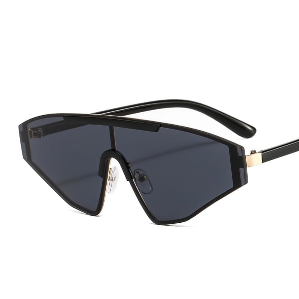 Sporty solbriller med trekantet innfatning i flere farger UV400 Black one size