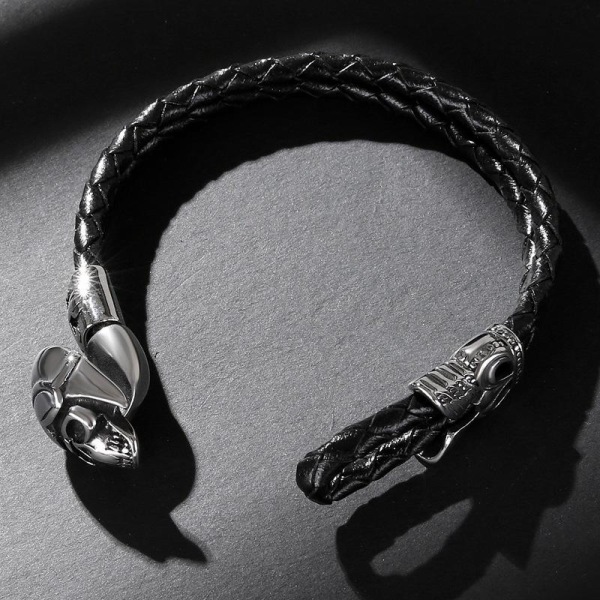 Handgjort flätat armband äkta läder med döskalle motorcykelhjälm Svart one size