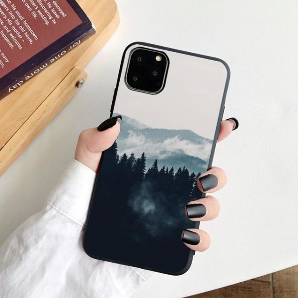 iPhone 12 & 13 Pro Max Mini case skov og bjerg træer natur Black one size