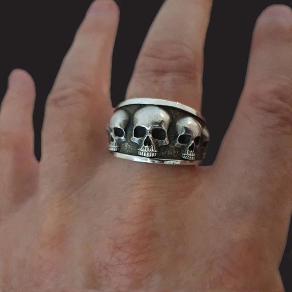 Stor ring med döskalle skelett svart vit rock punk Silver one size