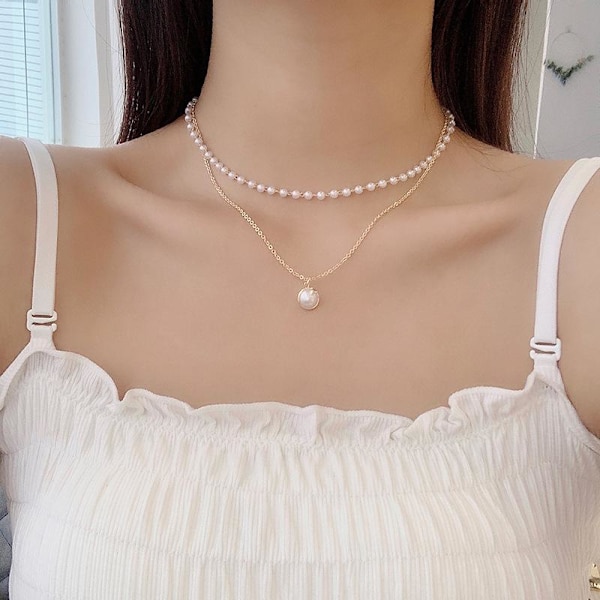 Beautiful double necklace with freshwater pearls short chain Gold one size