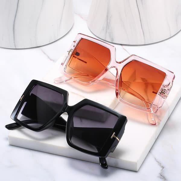 Large Sunglasses with square frame wide temples Black one size