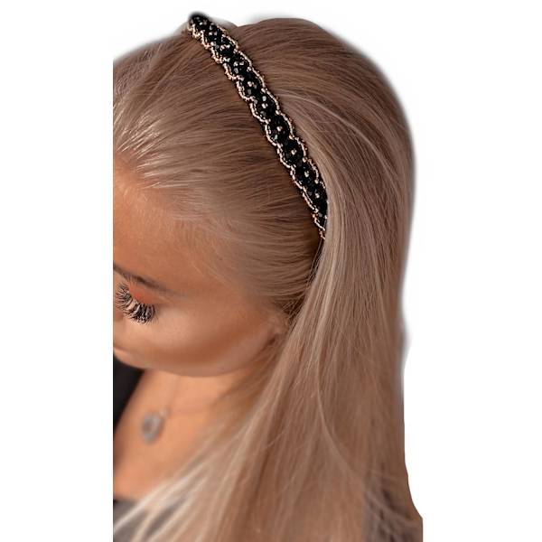 Smuk tiara med broderede perler og rhinestones i flere farver Black one size