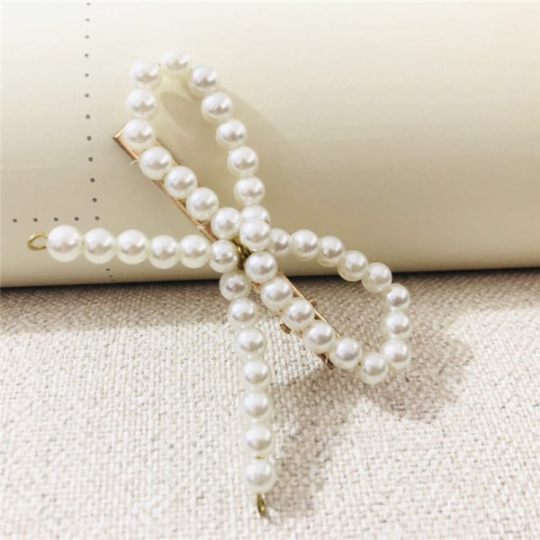 Hårspenne med perler i form av en sløyfe White one size