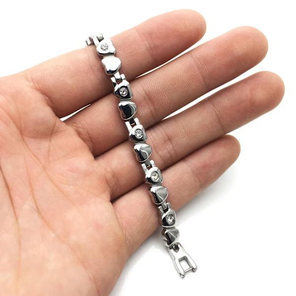 Noorzai Scandinavia- Armband i silver m hjärtan och kristaller Magnetterapi Silver one size