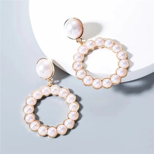 Perle ørepynt med store ringer, elegant for spesielle anledninger Pink gold one size