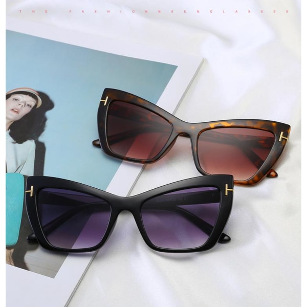 Unike sorte solbriller med lilla briller og detaljer i gull Purple one size