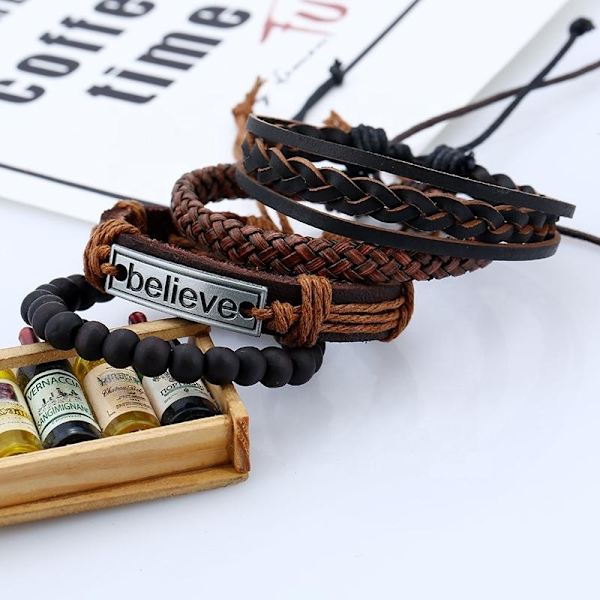 Sæt med læderarmbånd 4 stk med teksten '' Believe '' perler Brown one size